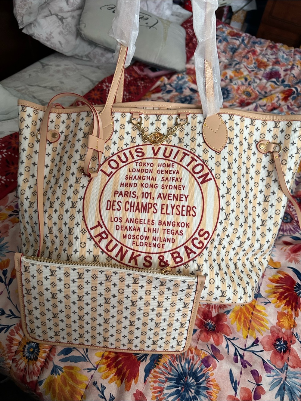 Cream & Red Never full bag - Picture 6 of 8